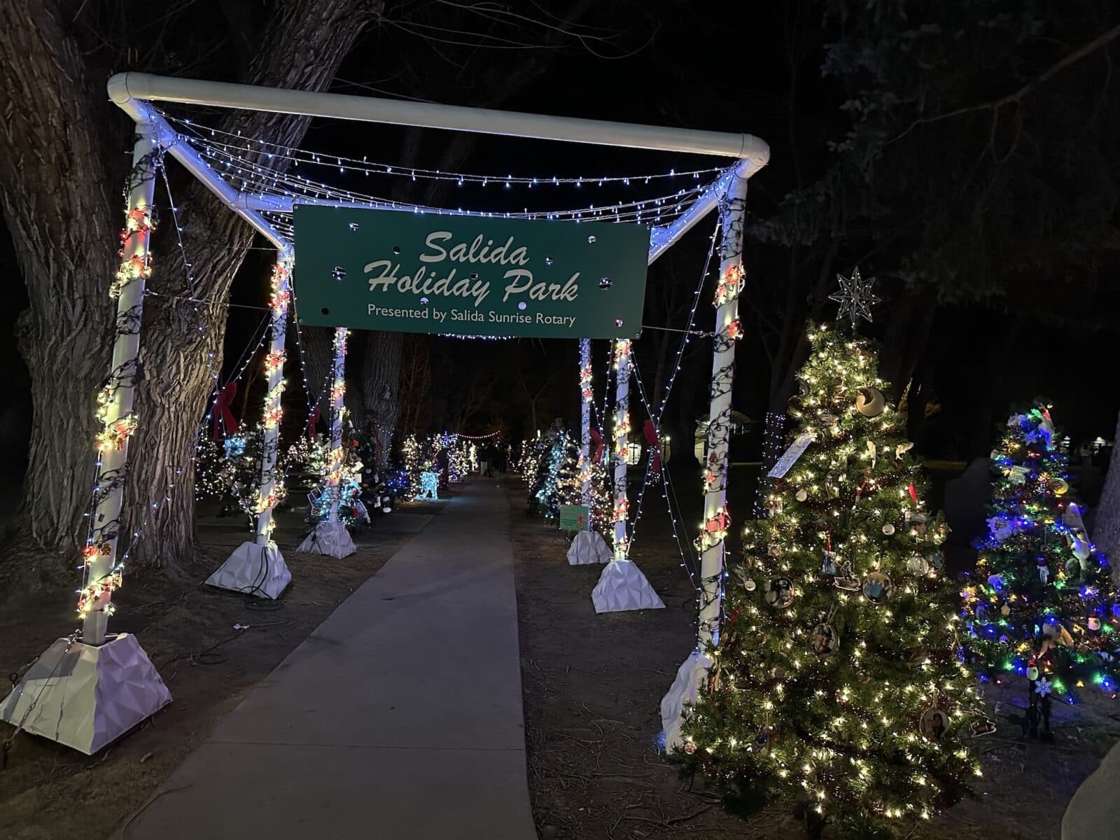 sign and light decorations for the outdoor Salida Holiday Park