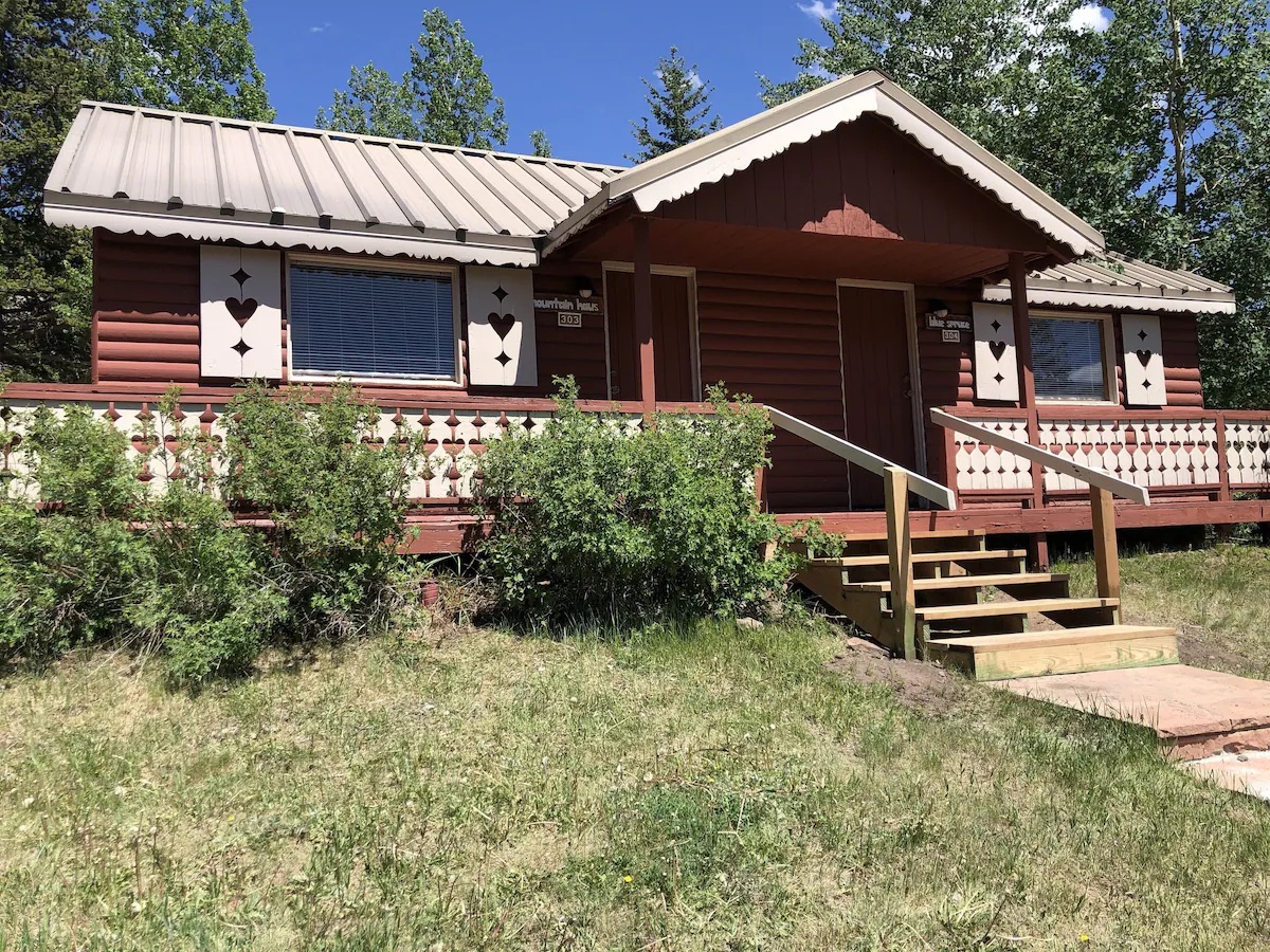 exterior of the Blue Spruce Comfort Queen Cabin at Dao House in Estes Park