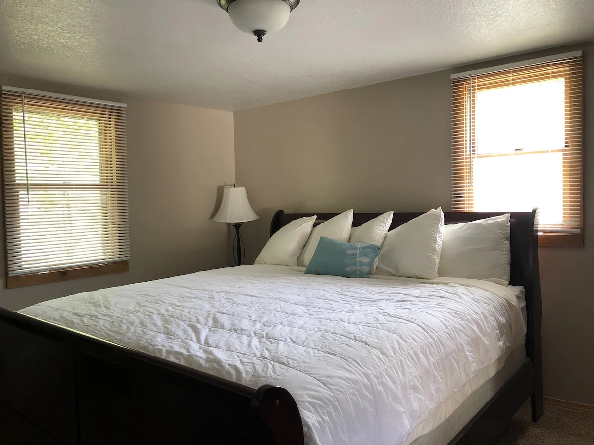 Deluxe king cabin at Dao House in Estes Park